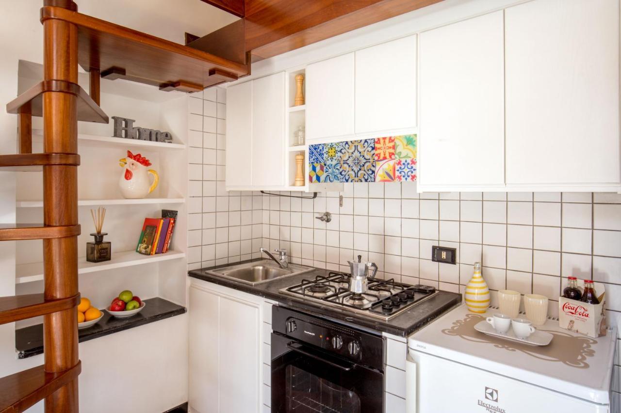 Empire Loft: In The Shadow Of Colosseo Apartment *